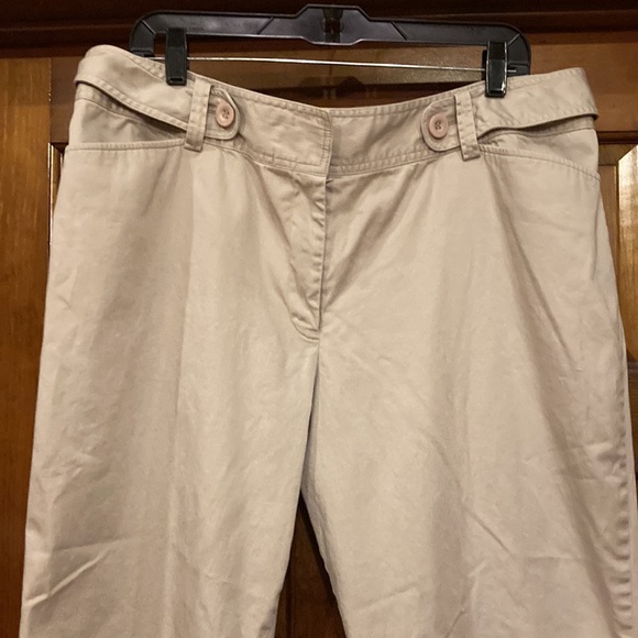 Size 18 Lane Bryant Light Khaki Capris / Clam Diggers - Picture 2 of 10